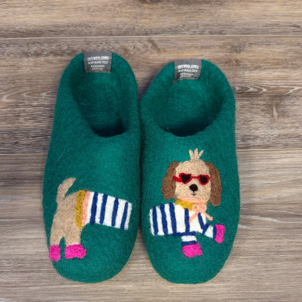 French Knot Green Wool Slippers with Dog Design